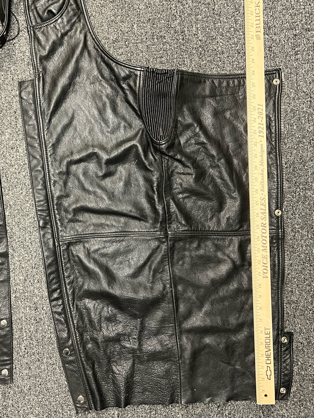 USA Bikers Dream Leather, Lined Chaps with Adjustable Buckle Waist Unisex Size L - Picture 3 of 12